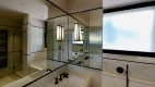 Des salles de bains claires et spacieuses